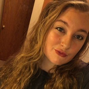 Meet your Posher, Caitlyn